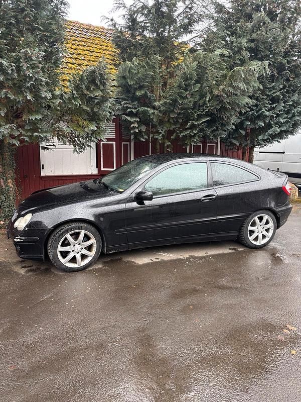 Gebraucht Mercedes C220 130 PS (95 kW) 2007 Schwarz Coupé