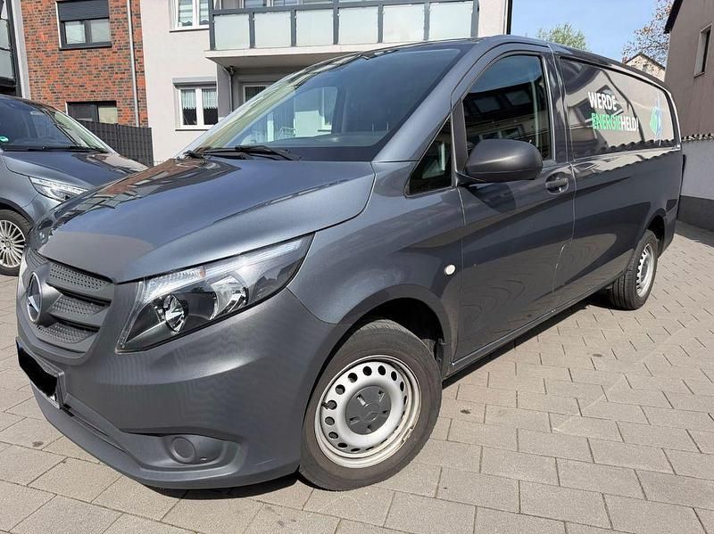 Gebraucht Mercedes Vito 114 PS (83 kW) 2018 Grau Van