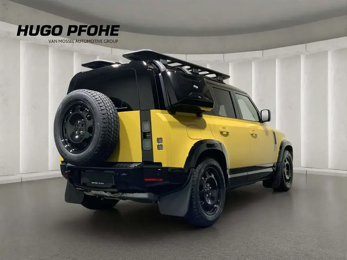 Neu Land Rover Defender 349 PS (256 kW) 2026 Deep sandglow yellow metallic SUV