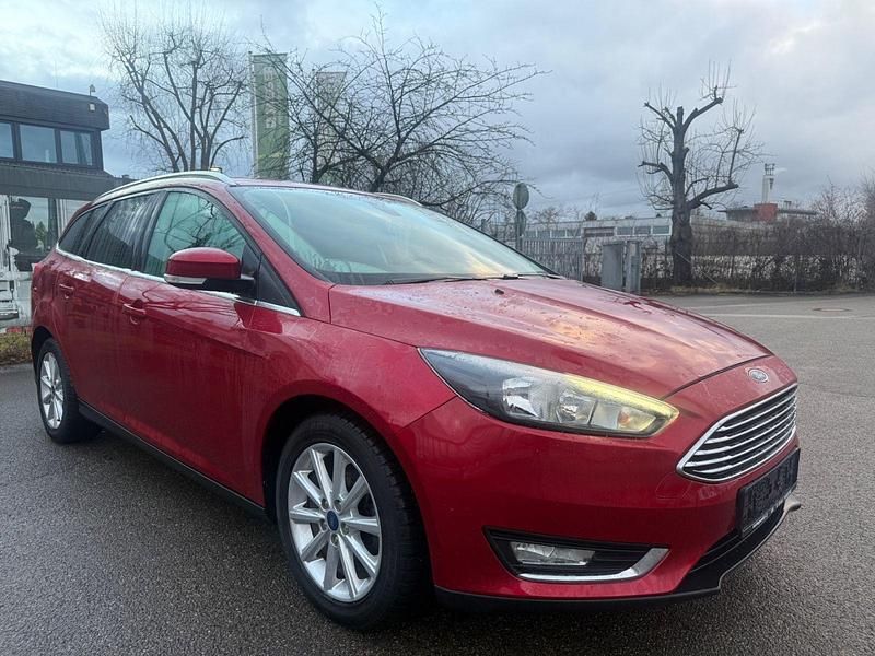 Gebraucht Ford Focus 101 PS (74 kW) 2015 Rot Kombi