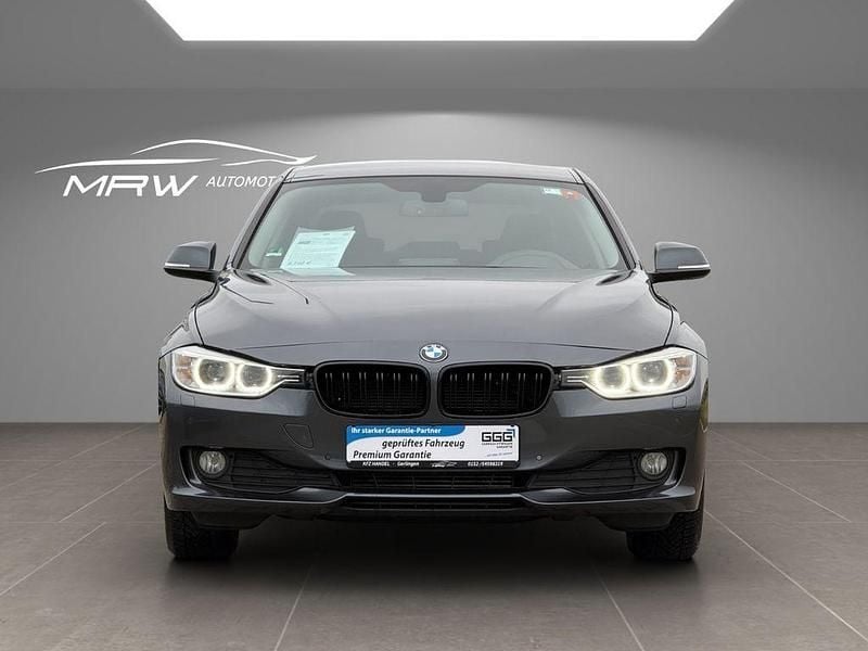 Gebraucht BMW 318 Comfort Edition 143 PS (105 kW) 2015 Grau Limousine