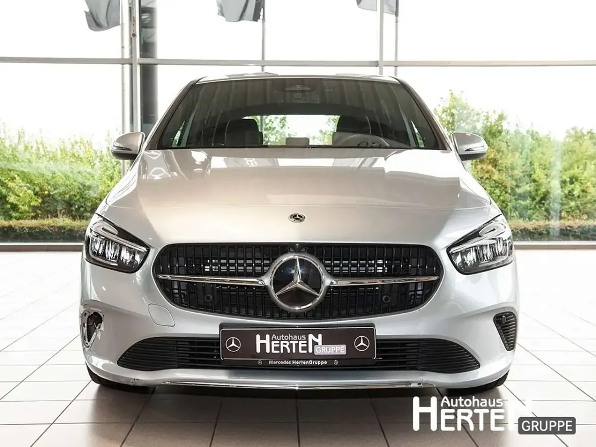 Gebraucht Mercedes B200 Progressive 163 PS (119 kW) 2024 Lack hightechsilber Kleinwagen