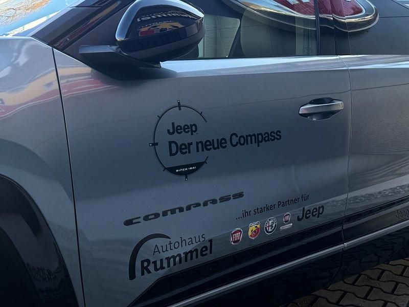 Gebraucht Jeep Compass 145 PS (106 kW) 2026 Silber SUV