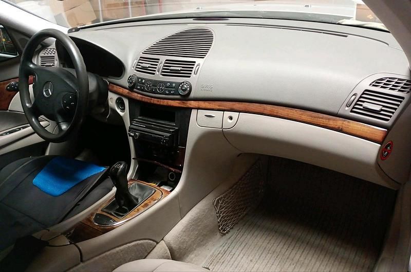 Gebraucht Mercedes 200 122 PS (89 kW) 2003 Silber Limousine