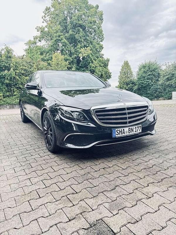 Gebraucht 2017 Mercedes E220 Limousine | 16.500 € - Bild 1/4