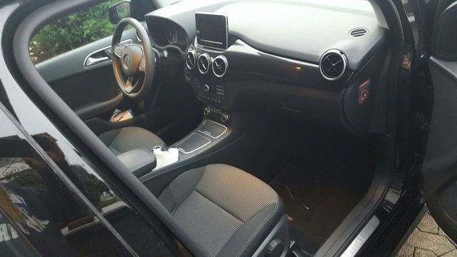 Gebraucht Mercedes B200 177 PS (130 kW) 2015 Schwarz metallic Van / Kleinbus