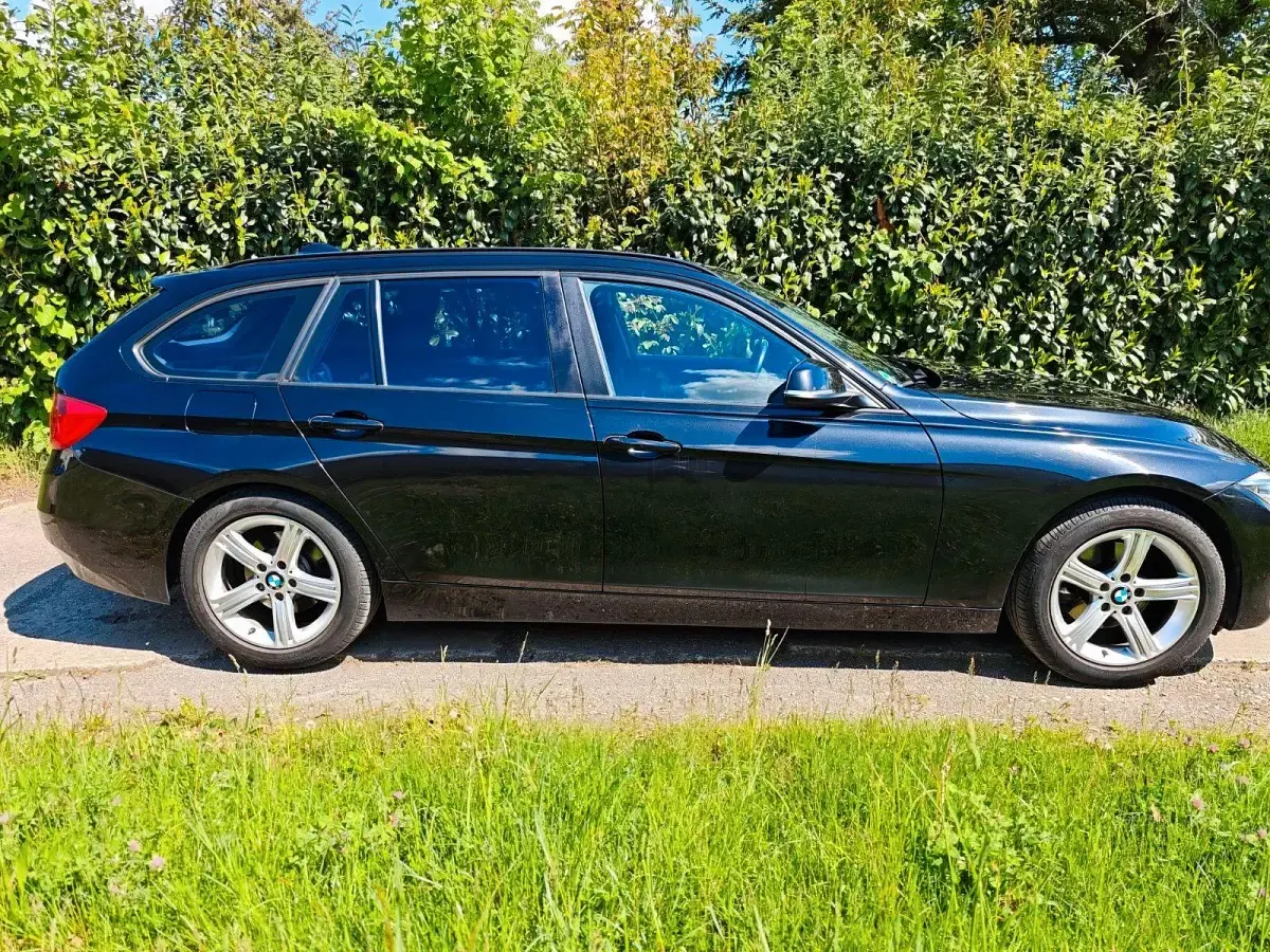 Gebraucht BMW 320 184 PS (135 kW) 2012 Schwarz Kombi