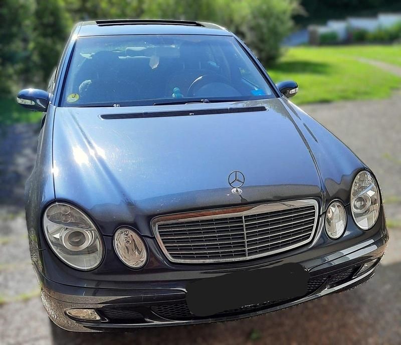 Blau Gebraucht 2004 Mercedes E200 Limousine | 6.200 € (Fairer Preis) - Bild 1/4