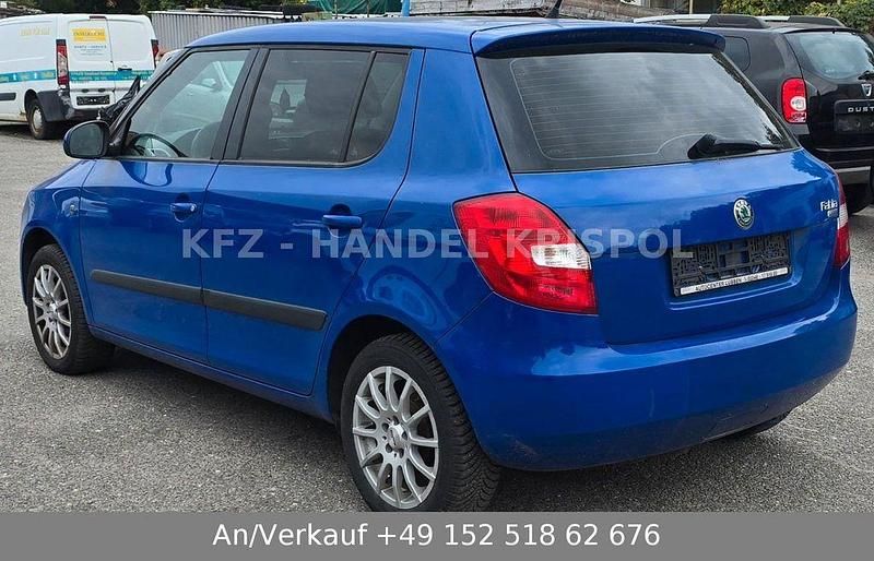 Blau Gebraucht 2008 Skoda Fabia Cool Edition Limousine | 1.650 € (Guter Preis) - Bild 1/4