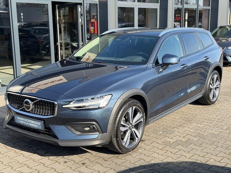 Gebraucht Volvo V60 197 PS (144 kW) 2023 Blau Kombi