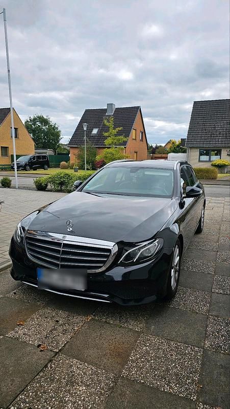 Schwarz Gebraucht 2019 Mercedes E200 Kombi | 15.000 € (Fairer Preis) - Bild 1/4