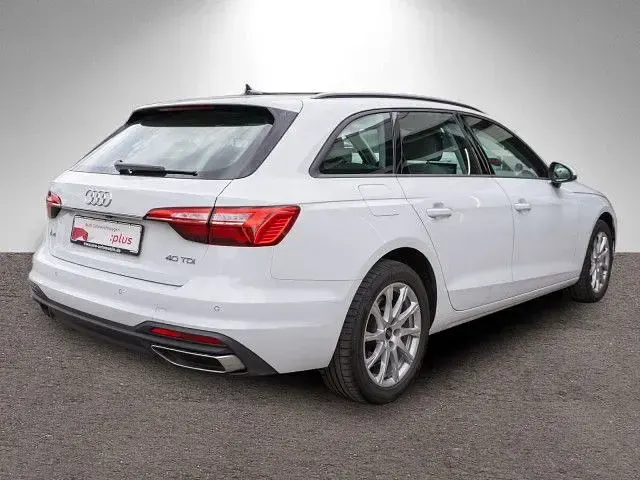 Gebraucht Audi A4 Sport 204 PS (150 kW) 2023 Gletscherweiß metallic Kombi