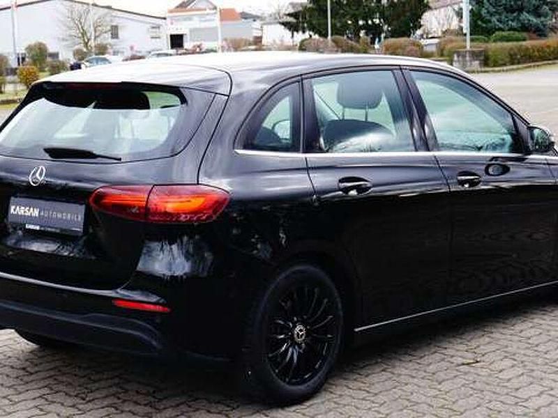 Gebraucht Mercedes B180 116 PS (85 kW) 2023 Schwarz Van / Kleinbus