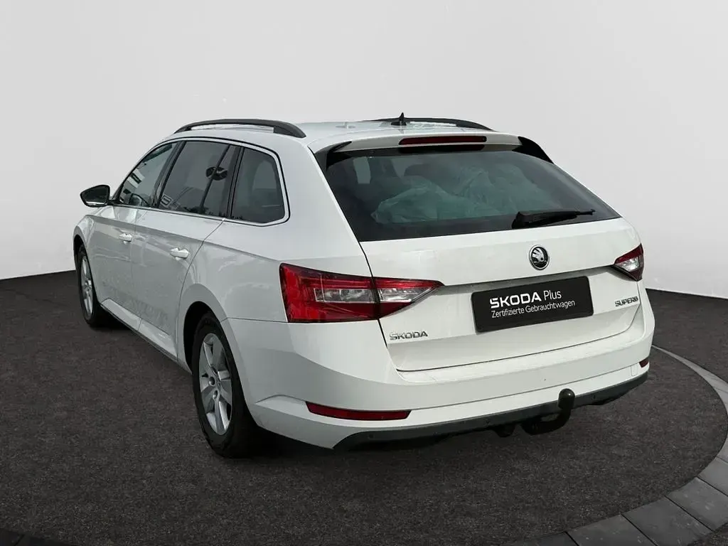 Gebraucht Skoda Superb Ambition 150 PS (110 kW) 2018 Weiß Kombi