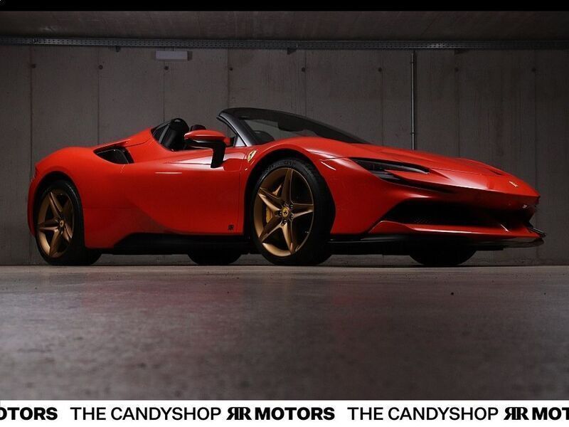 Gebraucht Ferrari SF90 780 PS (573 kW) 2024 Rot Cabrio