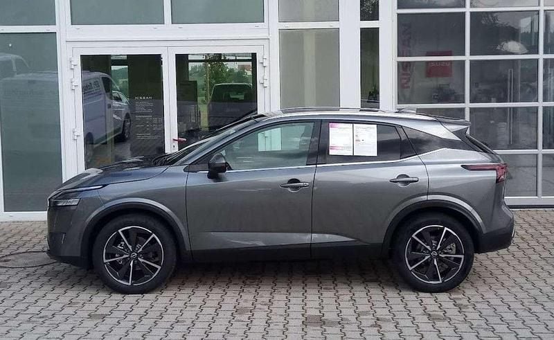 Grau Gebraucht 2024 Nissan Qashqai Tekna SUV | 38.690 € - Bild 1/4