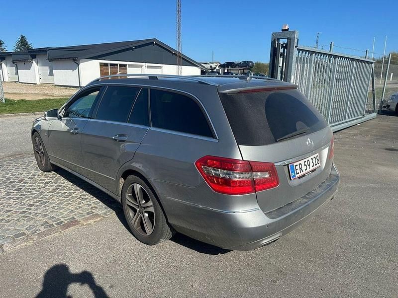 Gebraucht Mercedes E220 170 PS (125 kW) 2011 Silber Kombi