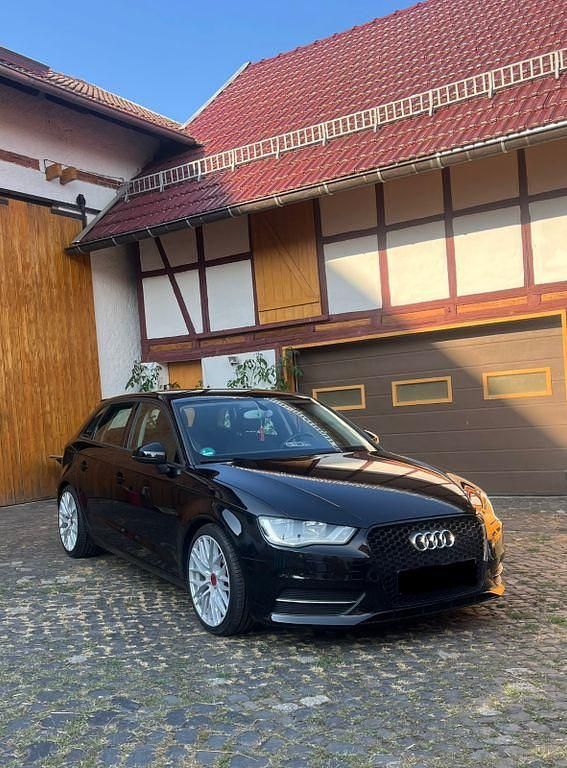 Schwarz Gebraucht 2015 Audi A3 Sportback Attraction Limousine | 14.000 € (Teuer) - Bild 1/4