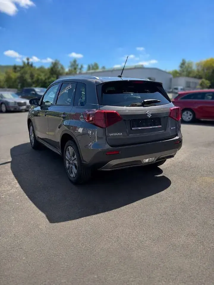 Gebraucht Suzuki Vitara Comfort 110 PS (80 kW) 2025 Grau SUV
