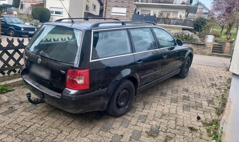 Gebraucht VW Passat 101 PS (74 kW) 2004 Schwarz Kombi