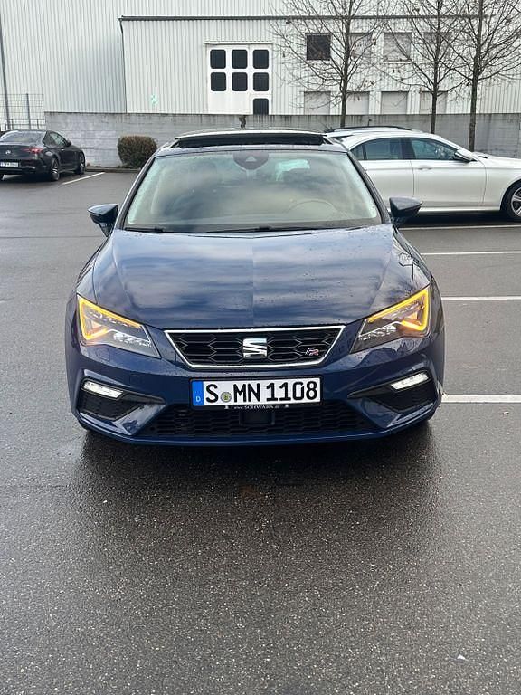 Blau Gebraucht 2019 Seat Leon FR Limousine | 16.900 € (Fairer Preis) - Bild 1/4