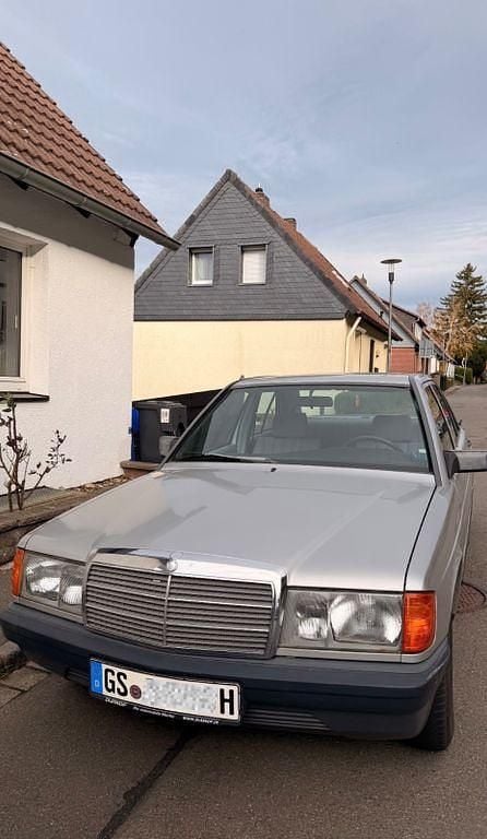Silber Gebraucht 1984 Mercedes 190 Limousine | 5.500 € - Bild 1/4