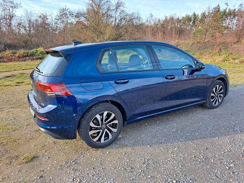 Gebraucht VW Golf VIII 150 PS (110 kW) 2023 Blau Limousine