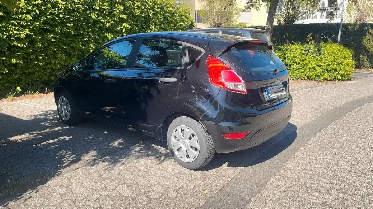 Gebraucht Ford Fiesta 60 PS (44 kW) 2015 Schwarz Kleinwagen