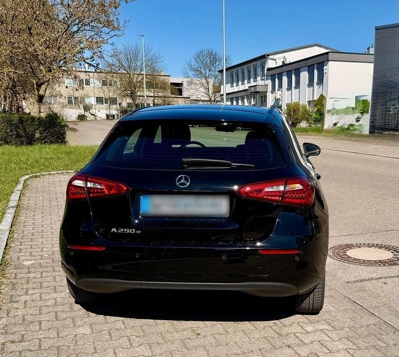 Gebraucht Mercedes A250 218 PS (160 kW) 2022 Schwarz Limousine