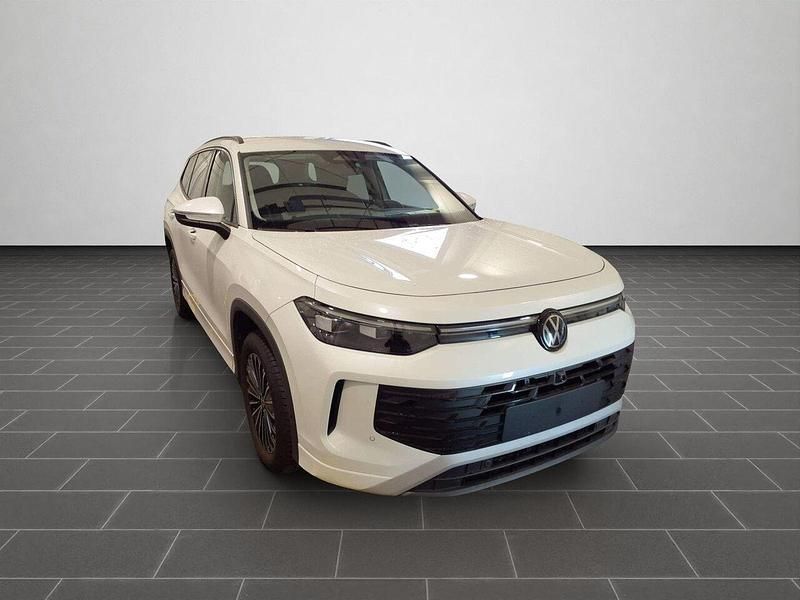 Oryxweiß perlmutteffekt (metallic) Gebraucht 2025 VW Tayron SUV | 48.950 € (Superpreis) - Bild 1/4