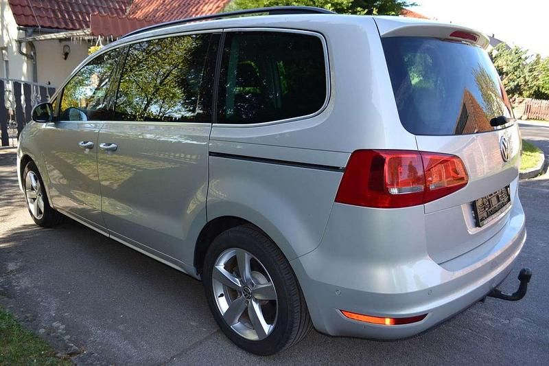 Gebraucht VW Sharan Comfortline 140 PS (102 kW) 2011 Gold Van / Kleinbus
