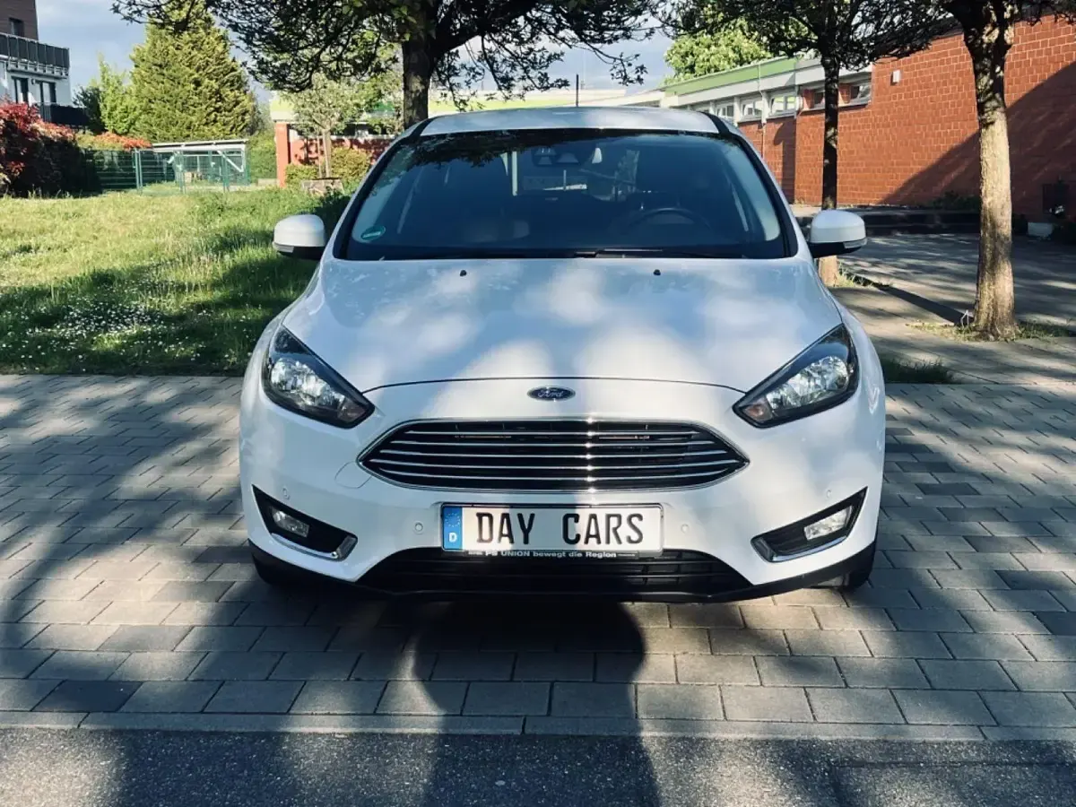 Gebraucht Ford Focus Titanium 150 PS (110 kW) 2017 Weiß Limousine