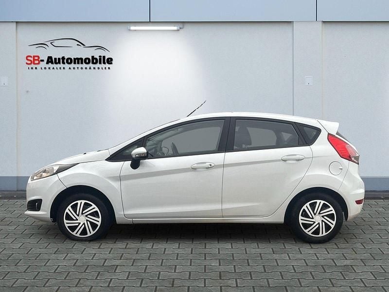 Gebraucht Ford Fiesta 80 PS (58 kW) 2015 Weiß Limousine