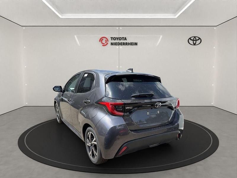 Neu Toyota Yaris Hybrid Comfort 117 PS (86 kW) 2025 Schwarz Limousine