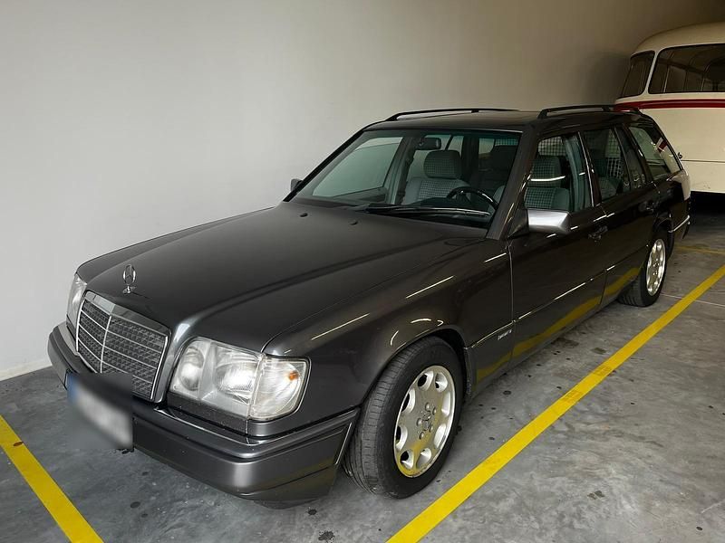 Grau Gebraucht 1996 Mercedes E280 Sportline Kombi | 9.300 € (Fairer Preis) - Bild 1/4