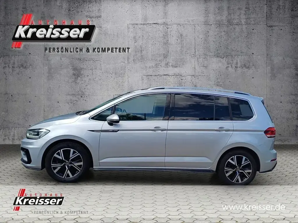 Gebraucht VW Touran Highline 150 PS (110 kW) 2022 Silber Van / Kleinbus