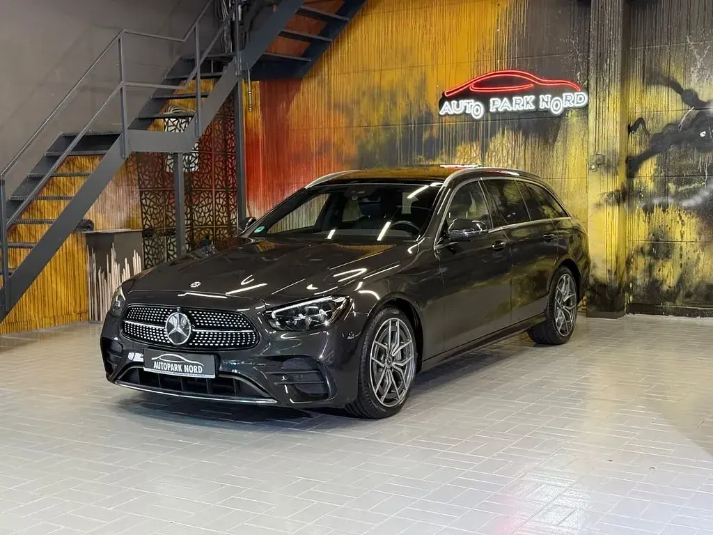 Gebraucht Mercedes E400 AMG line 330 PS (242 kW) 2022 Grau Limousine