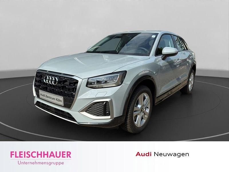 Pfeilgrau perleffekt Neu 2025 Audi Q2 Advanced Plus SUV | 39.990 € (Fairer Preis) - Bild 1/4