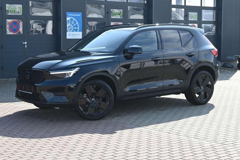 Schwarz Gebraucht 2025 Volvo XC40 Plus SUV | 45.900 € (Teuer) - Bild 1/4