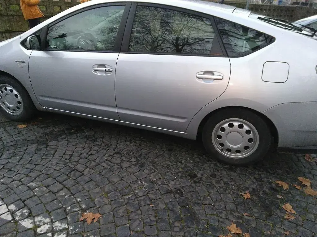 Gebraucht Toyota Prius 111 PS (81 kW) 2008 Silber Kleinwagen