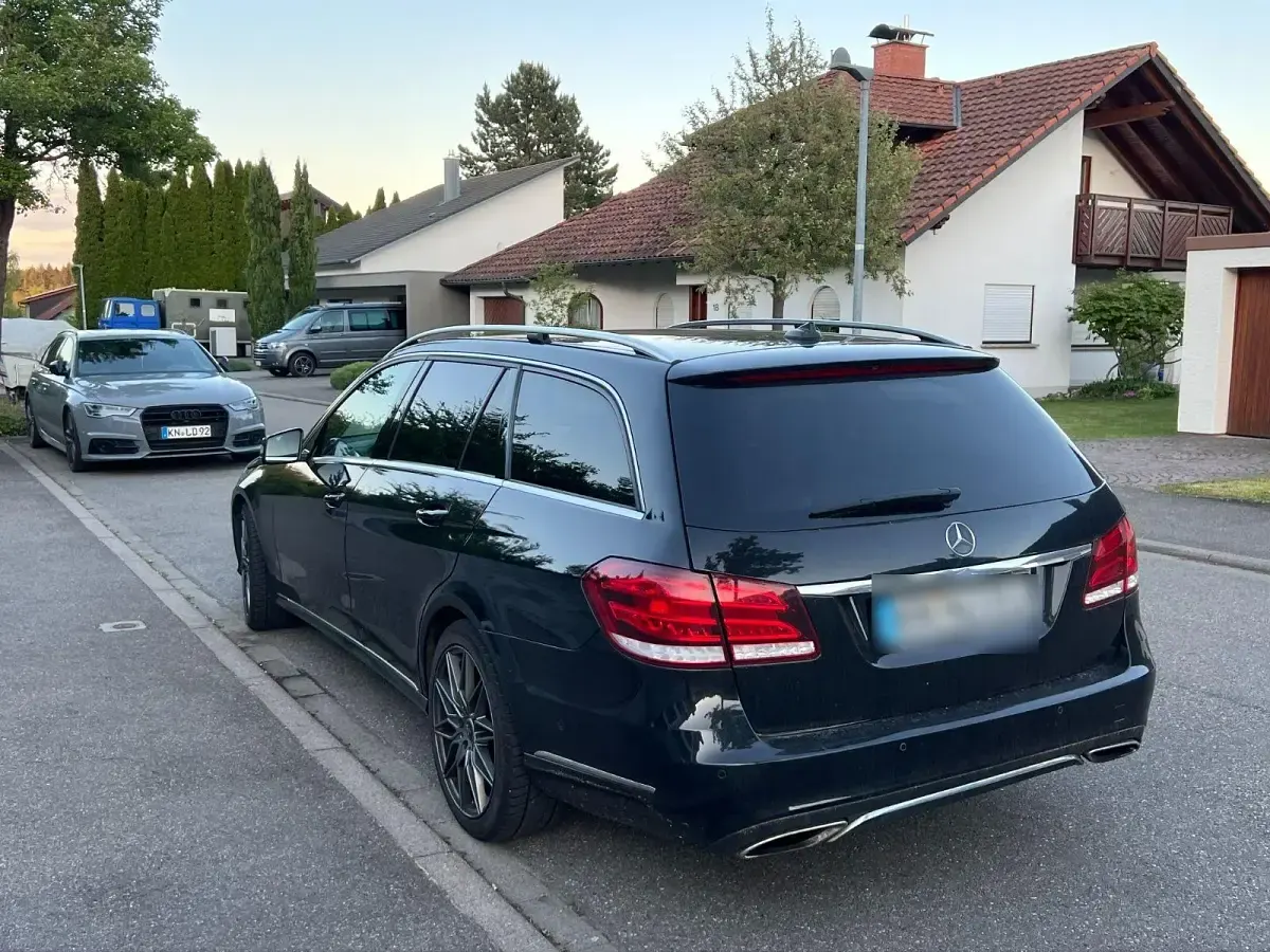 Gebraucht Mercedes E220 Elegance 170 PS (125 kW) 2014 Schwarz Kombi