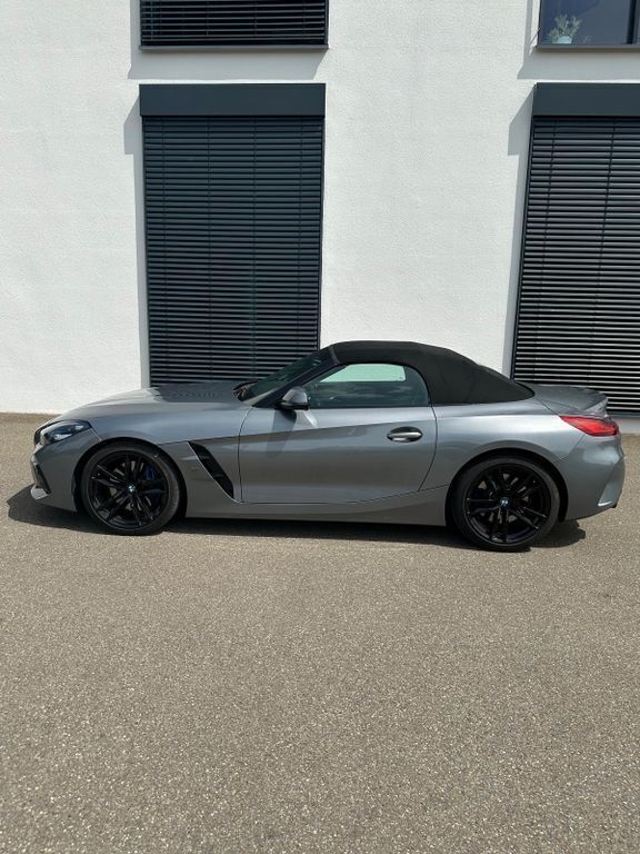 Grau Gebraucht 2023 BMW Z4 M Sport Cabrio | 47.380 € (Superpreis) - Bild 1/4
