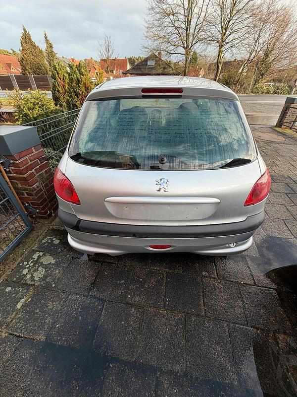 Gebraucht Peugeot 206 74 PS (54 kW) 2002 Silber Kleinwagen
