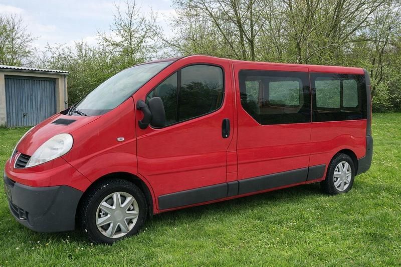 Gebraucht Renault Trafic 90 PS (66 kW) 2010 Rot Van / Kleinbus