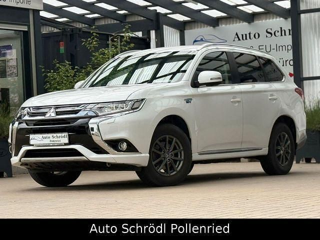 Weiß Gebraucht 2017 Mitsubishi Outlander P-HEV Plus SUV | 16.980 € (Superpreis) - Bild 1/4