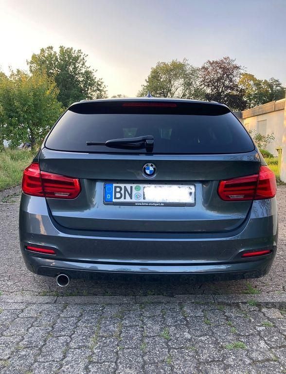 Gebraucht BMW 318 Advantage 136 PS (100 kW) 2019 Grau Kombi