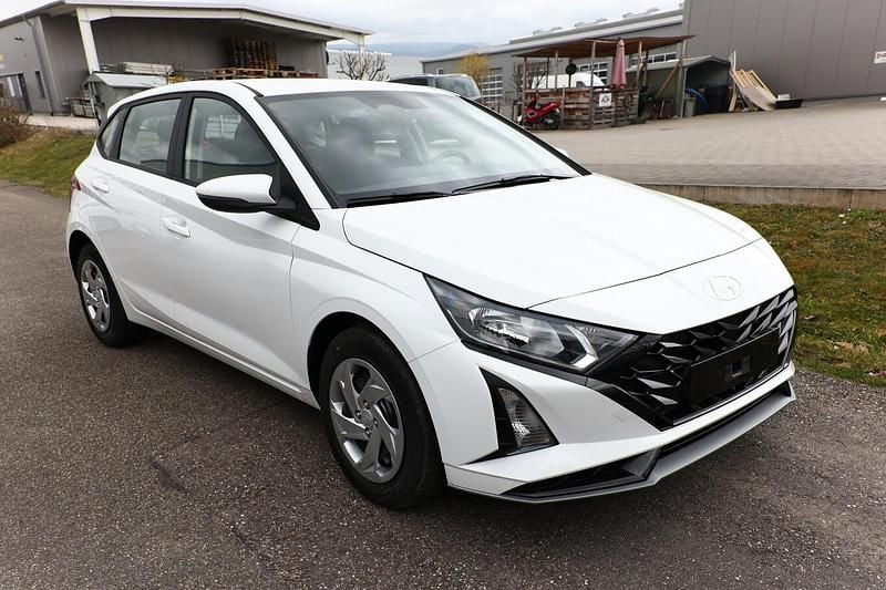 Neu Hyundai i20 Select 90 PS (66 kW) 2025 Atlas white Kleinwagen