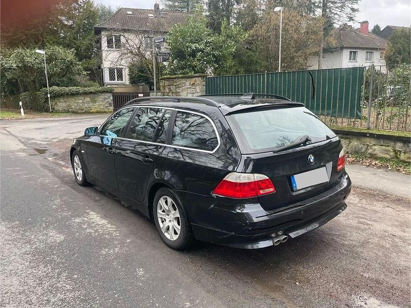 Gebraucht BMW 525 Sport Line 177 PS (130 kW) 2006 Schwarz Kombi
