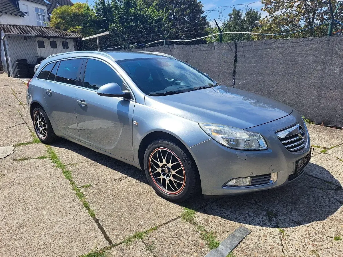 Gebraucht Opel Insignia 160 PS (117 kW) 2011 Grau Kombi
