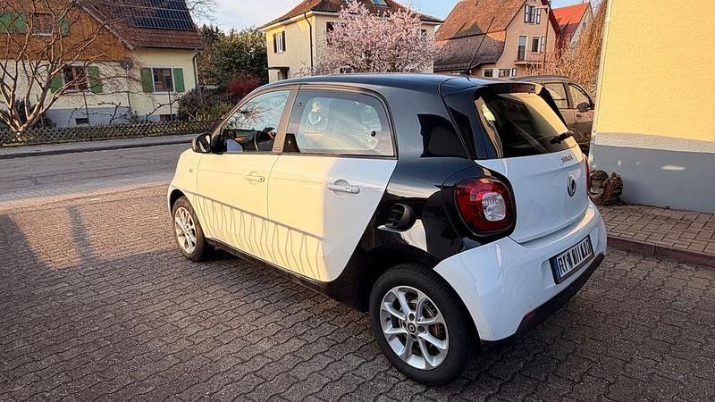 Gebraucht Smart ForFour 71 PS (52 kW) 2018 Weiß Kleinwagen